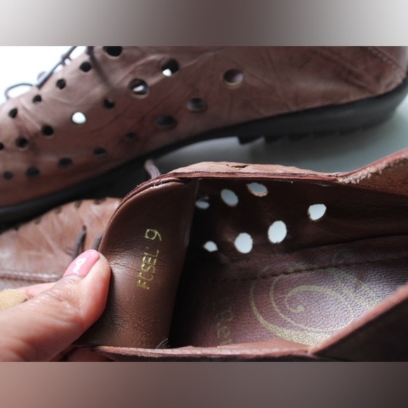 J. Renee leather sneakers - Picture 4 of 12